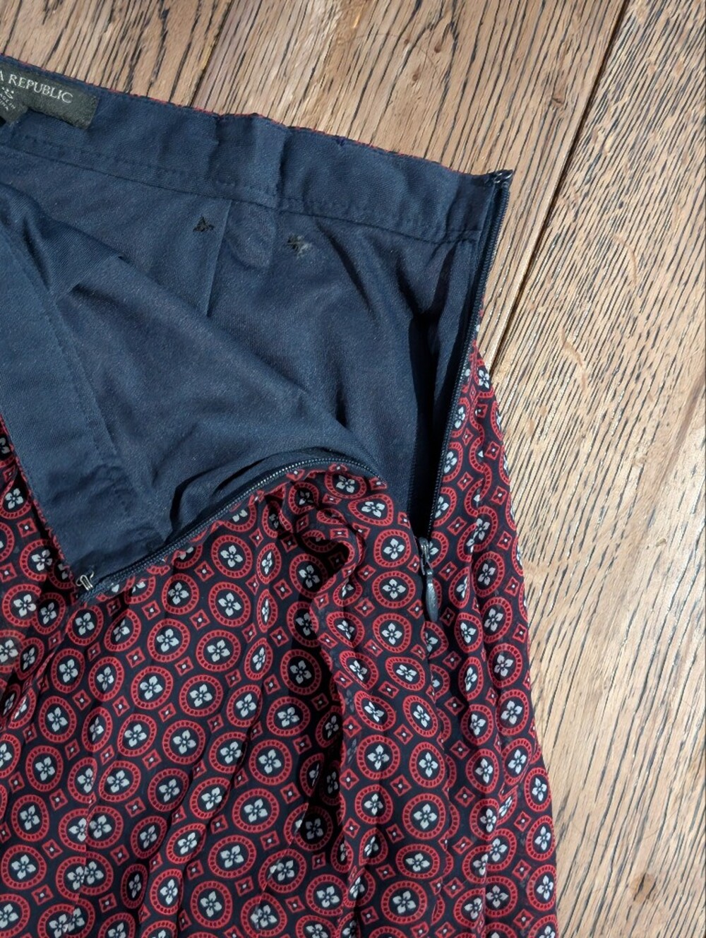 Banana Republic Pleated Midi Skirt - Picture 6 of 8